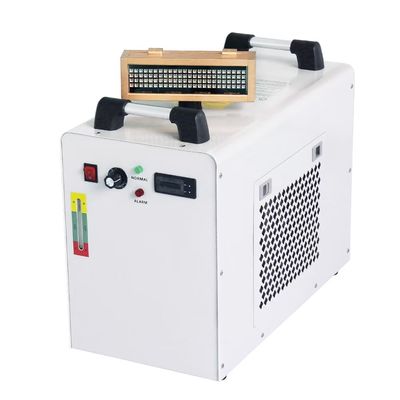 395nm UV LED固化装置 水冷却と精密結合のための18W/cm2強度