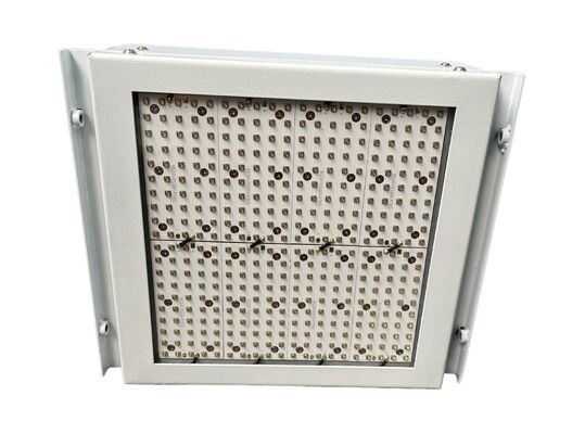 水冷却と18W/CM2のUV強度で,実験室試験用の1200Wの多波長UVLED固化システム
